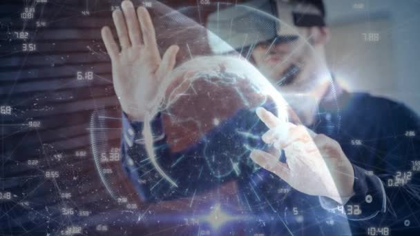 地球の回転と組み合わせる拡張現実感を用いた科学組成男のデジタル合成 — ストック動画