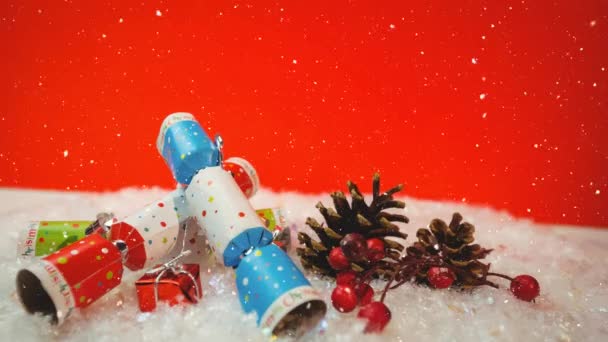 Цифровий Композит Падаючого Снігу Різдвяними Прикрасами — стокове відео