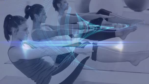 Composto Digital Mulheres Fazendo Pilates Estúdio Fitness — Vídeo de Stock