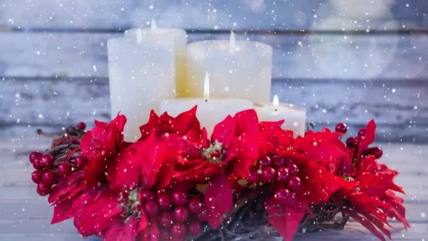Digitaler Verbund Aus Kerzen Und Weihnachtsdekoration Kombiniert Mit Fallendem Schnee — Stockvideo