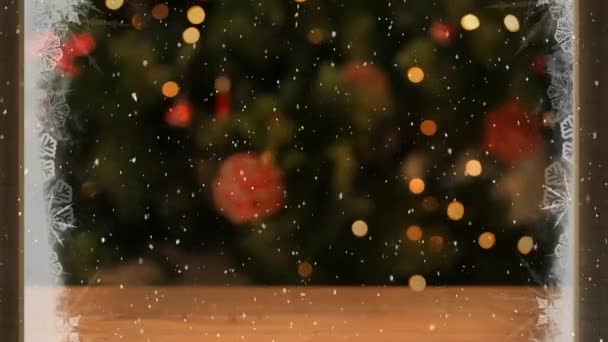 映像合成部屋にクリスマスの装飾と雪と氷の窓から見る — ストック動画