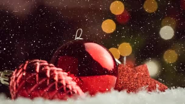 Цифровий Композит Падаючого Снігу Різдвяними Прикрасами — стокове відео