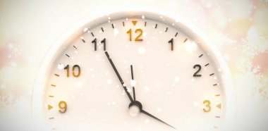 Parlak Noel arka plan ve saat karşı düşen kar 