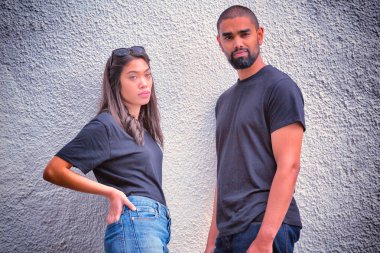 Hipster çift kopya ile tasarımınız için boş t-shirt uzay