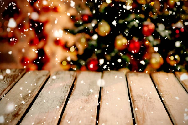 Nieve Cayendo Contra Árbol Navidad Desenfocado Con Espacio Copia —  Fotos de Stock