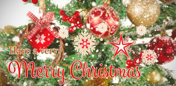 Χριστουγεννιάτικη Κάρτα Ενάντια Γκρο Πλαν Χριστουγεννιάτικο Δέντρο Στολίδια — Φωτογραφία Αρχείου