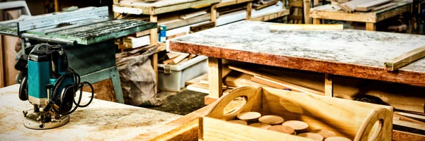 Oficina Carpintaria Com Prancha Madeira Maquinaria — Fotografia de Stock