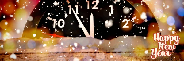 Złożony Obraz Szczęśliwego Nowego Roku Przeciwko Zbliżenie Zegar — Zdjęcie stockowe