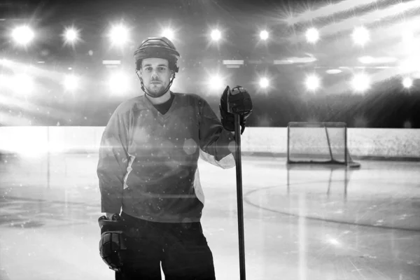 Портрет Хоккеиста Катке Композитным Изображением Прожектора — стоковое фото