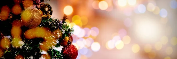 Navidad Amarillo Círculo Luces Contra Las Decoraciones Navidad Árbol —  Fotos de Stock