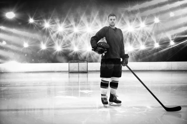 Portrait Joueur Hockey Sur Glace Tenant Casque Collant Contre Vue — Photo