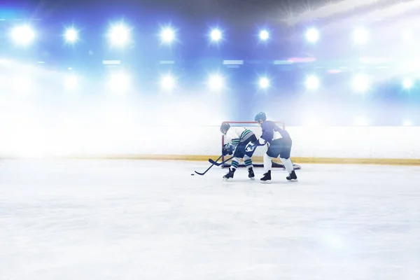 Spelare Som Spelar Ishockey Mot Sammansatt Bild Spotlight — Stockfoto