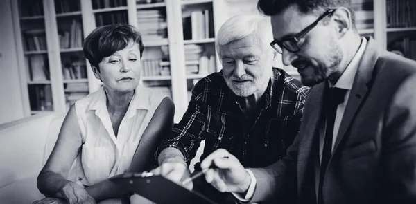 Senior Couple Planning Investments Financial Advisor Living Room — Stock Photo, Image