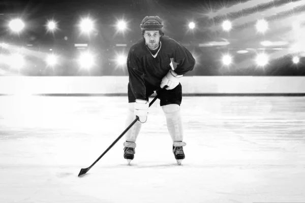 Игрок Играет Хоккей Против Композитного Образа Прожектора — стоковое фото