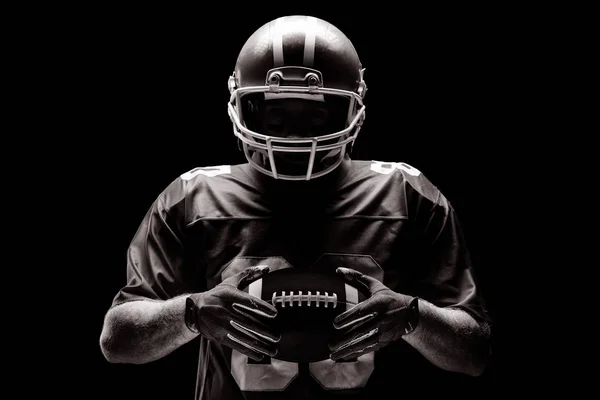 Rögbi Sisak Labdát Fekete Háttér Ellenében Állandó Amerikaifutball Játékos — Stock Fotó