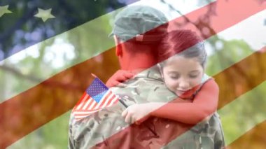 Eve dönen Amerikan askerinin sarılma bir çocuk gösterilen kavramsal dijital animasyon. Amerikan bayrağı ve bulutlar gökyüzünde sallanan 