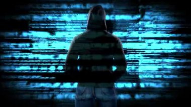 Dijital animasyon kukuletalı hacker ayakta. Arka plan kodunda dijital ikili teknoloji