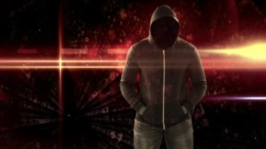 Dijital animasyon kukuletalı hacker ayakta. Arka plan kodunda dijital ikili teknoloji 