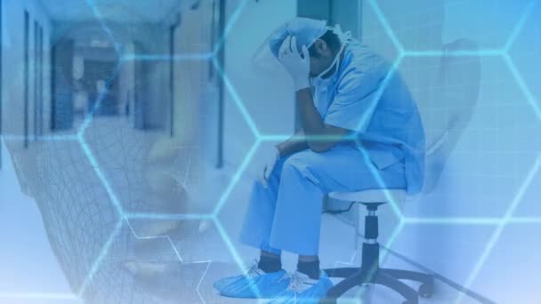 Animazione Digitale Del Medico Stressato Seduto Nel Corridoio Dell Ospedale — Video Stock