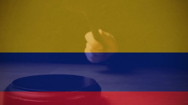 Digitale Animatie Van Colombiaanse Vlag Rechter Knallende Hamer Klinkende Blok — Stockvideo