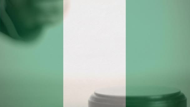 数字组合的格格尼日利亚国旗和铁锹 法官的木棍撞在国旗上 — 图库视频影像