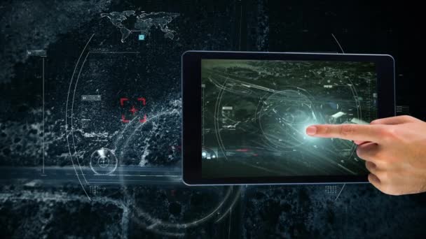 디지털 태블릿 화면에 위치를 디지털 애니메이션 백그라운드에서 지도에 디지털 인터페이스 — 비디오
