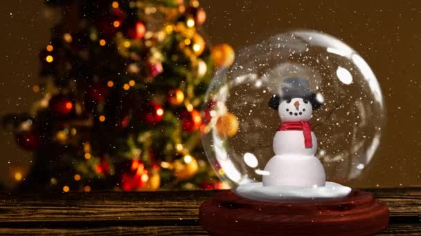Симпатичная Рождественская Анимация Снеговика Фоне Елки Снег Падает Снежный Шар — стоковое видео