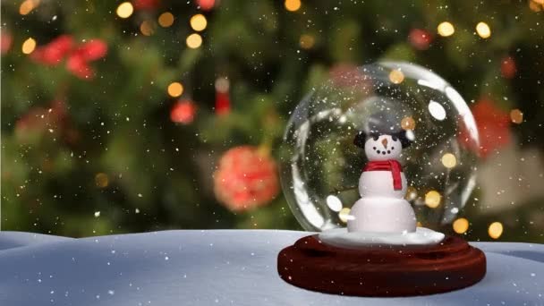 可爱的圣诞动画雪人在雪景 雪落反对波克背景 — 图库视频影像