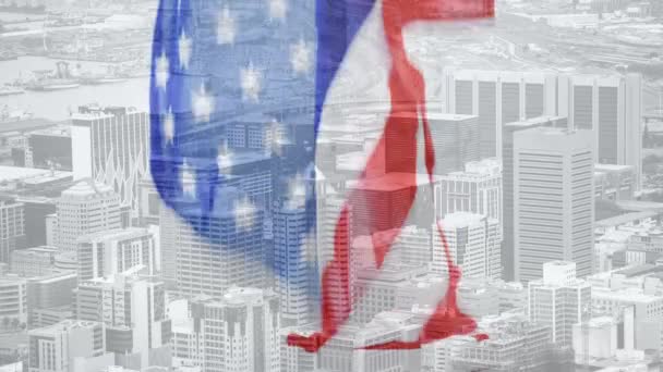 Animación Digital Bandera Estadounidense Cayendo Contra Paisaje Urbano Rascacielos Ciudad — Vídeo de stock