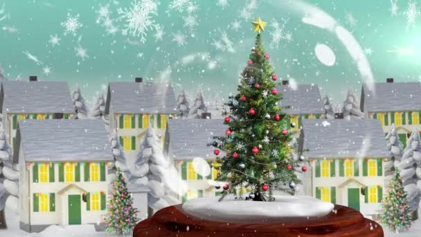 美丽的圣诞动画圣诞树在神奇的村庄对雪花落在背景 雪落在村子里 — 图库视频影像