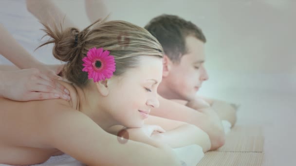 Couple Détendu Obtenir Massage Avec Paisible Vidéo Eau Tombant Arrière — Video