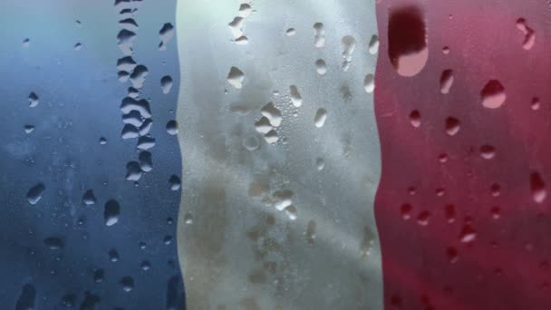 Afbeelding Van Franse Vlag Achtergrond Met Gespikkelde Waterglas Voorhoede Vallende — Stockvideo