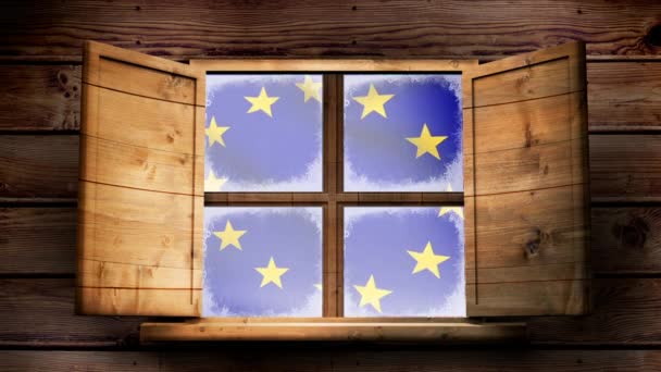 在寒冷的冬天 蓝色的欧洲国旗透过一个木制小屋的窗户在风中飘扬 — 图库视频影像