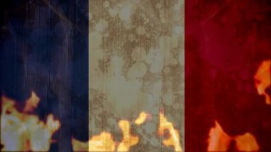 Eski Fransız bayrağı ile lekeleri ateşiyle yanıp kül alevler içinde