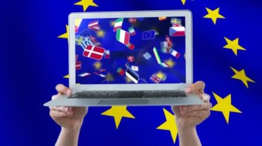 Laptop ile dünya tutarak el dijital bileşik ekranına yaklaşıyor Avrupa Birliği bayrakları yapılmış. Avrupa bayrak sallayarak arka planda.
