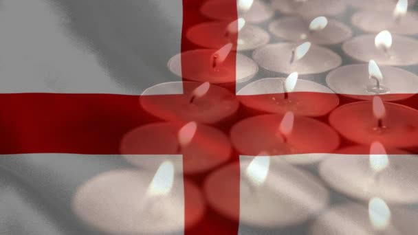 バック グラウンドで風によって吹き飛ばされての蝋燭とイギリス国旗のデジタル合成 — ストック動画