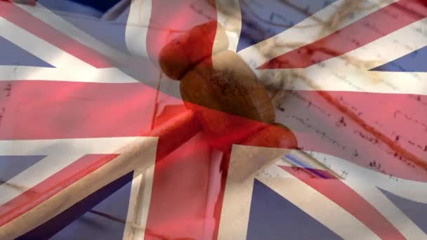 Цифровой Состав Флага Великобритании Судья Молоток Судья Молоток Кладет Документы — стоковое видео
