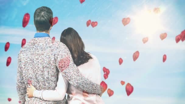 Casal Segurando Uns Aos Outros Olhando Para Céu Dia Ensolarado — Vídeo de Stock