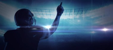 Kask yukarı Amerikan futbolu arena karşı işaret içinde Amerikan futbolu oyuncusu