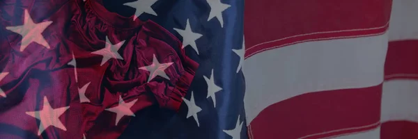 Крупный План Американского Флага Против Регби Черном Фоне — стоковое фото
