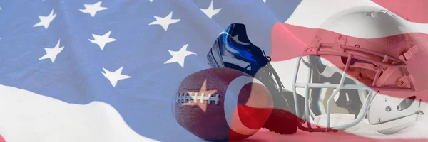 Football Americano Con Casco Sportivo Scarpa Contro Bandiera Americana Con — Foto Stock