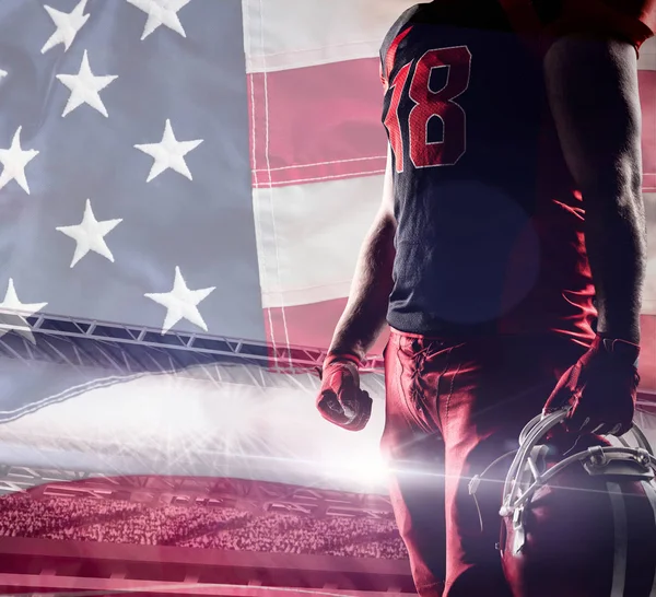 Volleybollspelare Håller Rugby Hjälm Mot Fullformat Amerikanska Flaggan — Stockfoto