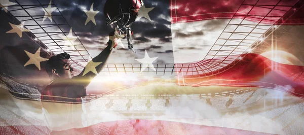 Amerikan Bayrağı Tam Kare Karşı Kaldırdı Ile Tezahürat Amerikan Futbolu — Stok fotoğraf
