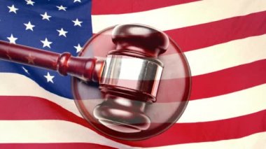 Ahşap mahkeme tokmak animasyonlu Amerikan bayrağı arka plan
