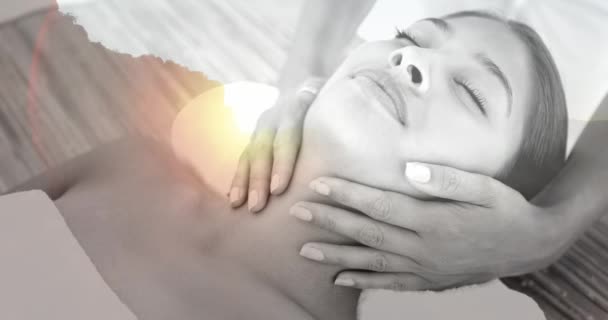Composite Numérique Femme Monochrome Bénéficiant Massage Relaxant Dos Avec Fond — Video