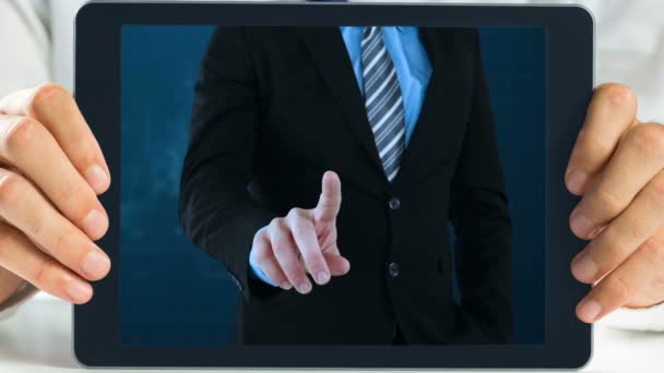 Manos Sosteniendo Tableta Digital Que Muestra Hombre Negocios Presionando Pantalla — Vídeos de Stock