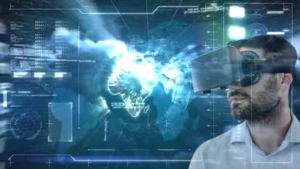 Цифровая Композиция Бизнесмена Использованием Виртуальной Реальности Синем Анимированном Фоне — стоковое видео