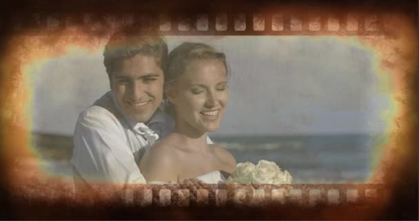 Stara Taśma Film Wyświetlono Pary Dniu Ślubu Plaży — Wideo stockowe