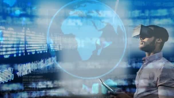 Composite numérique d'un homme d'affaires utilisant un casque VR et tenant une tablette sur fond d'animation mondiale avec des chiffres et des pourcentages 