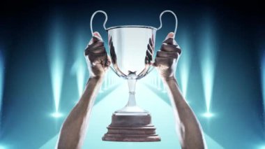 Gümüş kazanan kupa karşı parlak mavi teknoloji holding sporcu kazanan animasyonlu arka plan